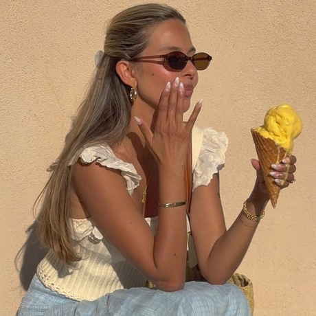 As saias longas boêmias que fizeram sucesso nos anos 70 estão de volta: veja como usá-las no verão 2026