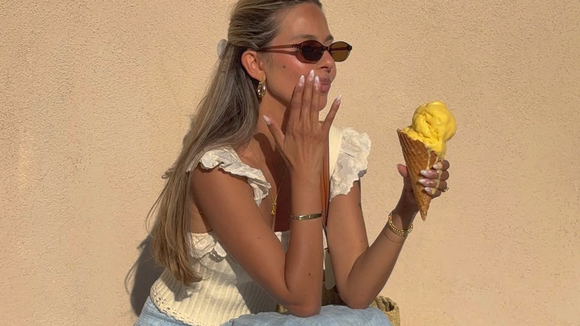 As saias longas boêmias que fizeram sucesso nos anos 70 estão de volta: veja como usá-las no verão 2026