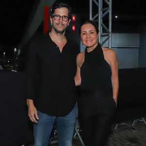 Adriana Esteves ‘me ajudou com o carrinho, com um cuidado tão genuíno. Ao lado, o Vladimir Brichta, paciente, esperando com um sorriso’, expôs internauta