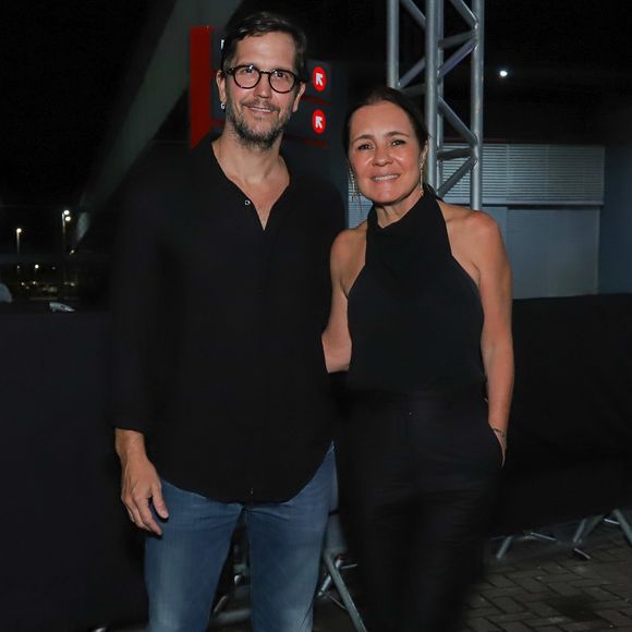 Adriana Esteves ‘me ajudou com o carrinho, com um cuidado tão genuíno. Ao lado, o Vladimir Brichta, paciente, esperando com um sorriso’, expôs internauta