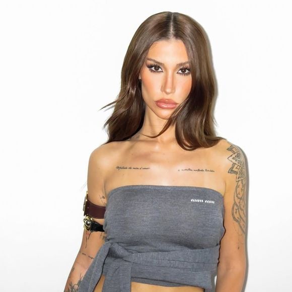 A linha reúne cinco tons e traz uma fórmula que alia Esqualano, Manteiga de Karité e Vitamina E, com foco em hidratação profunda, efeito antioxidante e conforto, sem deixar resíduos pegajosos, um diferencial importante para a estação mais seca do ano.