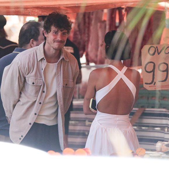 Ao pararem em uma barraca de ovos, Shawn Mendes teve uma ideia....
