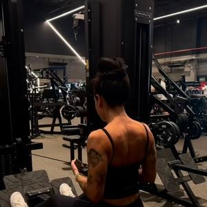 No início da transformação corporal, Ana Castela tinha receio de ficar com os braços muito grandes, mas mudou de opinião ao perceber os resultados conquistados com o treinamento de musculação