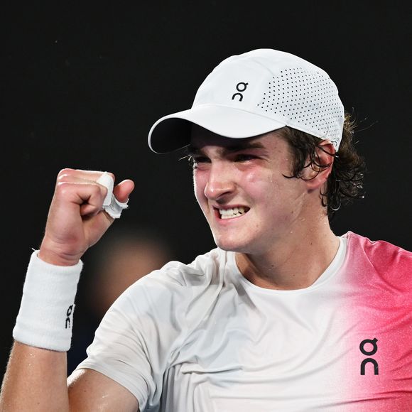 De acordo com informações enviadas à imprensa, ele está em alta nas mídias sociais, conforme mostrou um levantamento feito pela Timelens.