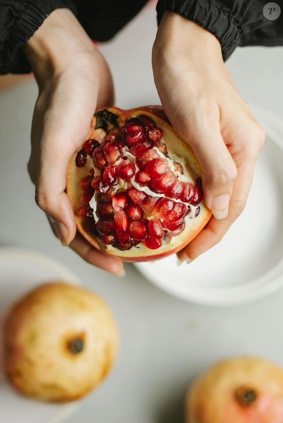 Romã expressa o desejo de abundância e bons frutos na vida de quem recebe