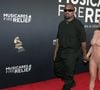 Nudez de Bianca Censori no Grammy 2025 causou polêmica na web e levou sua família a se pronunciar