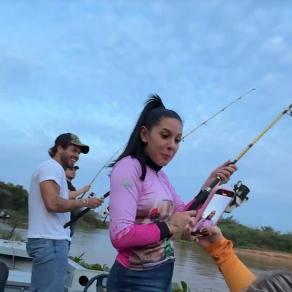 Ana Castela pescou pela primeira vez ao lado de Zé Felipe