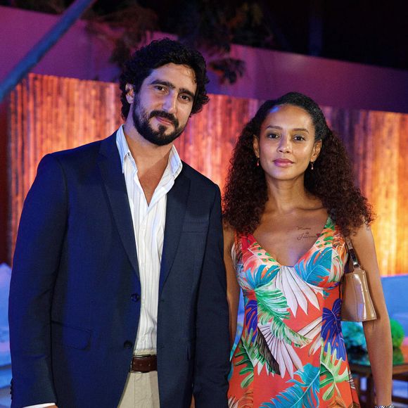 Em 'Vale Tudo', Odete Roitman (Debora Bloch) propõe à Maria de Fátima (Bella Campos), que auxilie para separar Ivan (Renato Góes) e Raquel (Taís Araujo), conforme informou o Notícias da TV.
