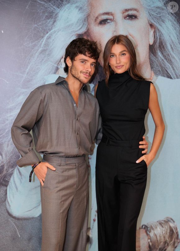 Sasha Meneghel e o marido, João Lucas, foram ao show de Maria Bethânia em casa de espetáculos de SP