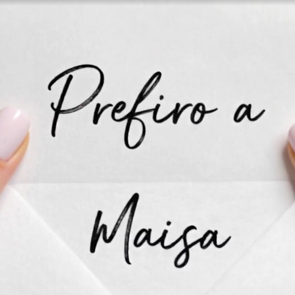 Polêmica: na cena editada do quadro do 'Fantástico', quando a personagem de Larissa Manoela abre o bilhete, se depara com a mensagem 'Prefiro a Maisa'.