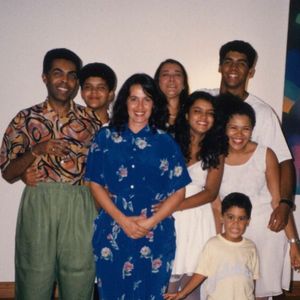 Preta Gil ao lado de todos os seus irmãos e Gilberto Gil com Flora Gil, sua madrasta