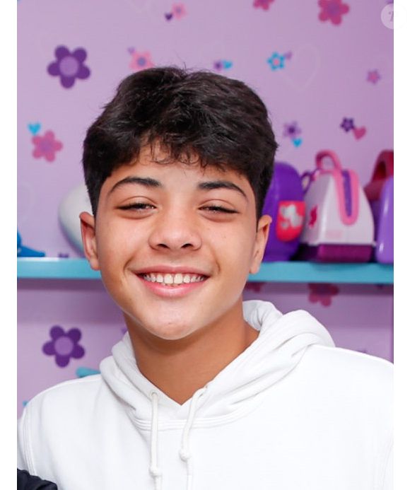 Yhudy foi submetido a exames, que detectaram o tumor ósseo. A cirurgia correu bem e ele recebeu alta do hospital na última segunda-feira (22)