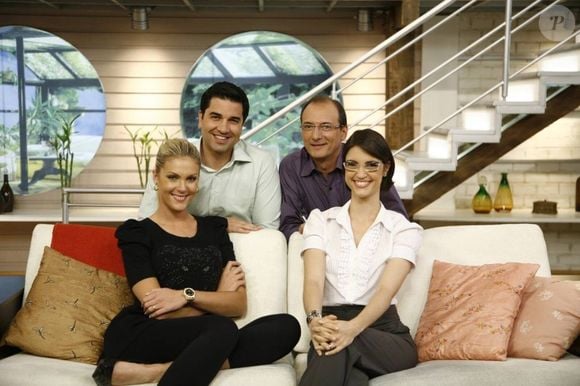 2006 - Mais tarde, Chris Flores acabou fazendo parte da turma animada das manhãs da Record