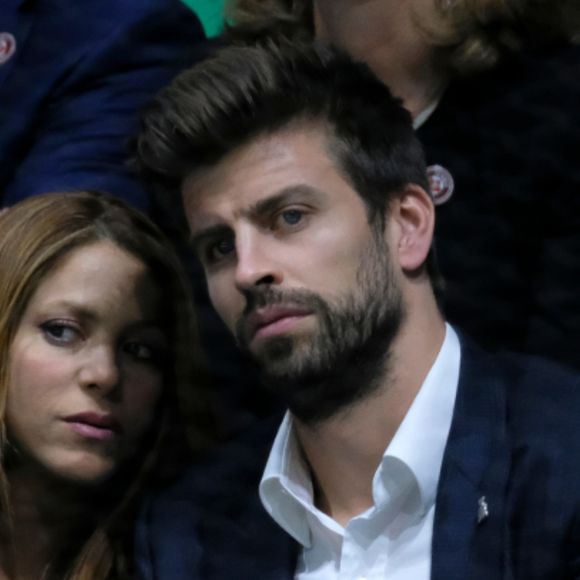 Shakira revelou, em entrevista à revista People espanhola, em 2023, que descobriu a traição pela imprensa, justamente no momento em que seu pai, William Mebarak Chadid, estava internado na UTI em Barcelona.