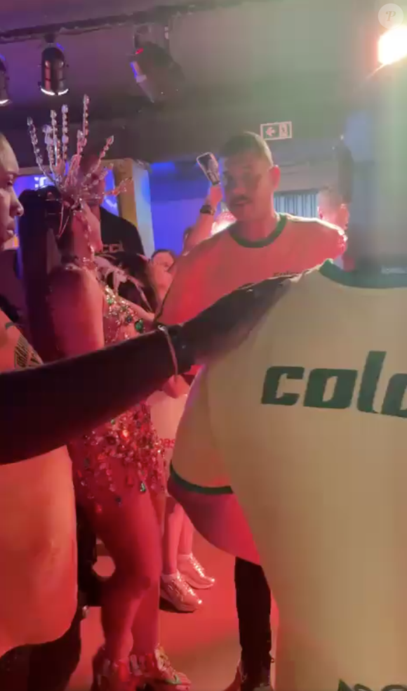 Em um vídeo publicado na web, Paolla Oliveira foi vista circulando acompanhada por 6 seguranças