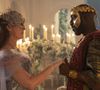Logo no primeiro episódio, 'Bridgerton' promove um baile de máscaras que já é o marco da temporada