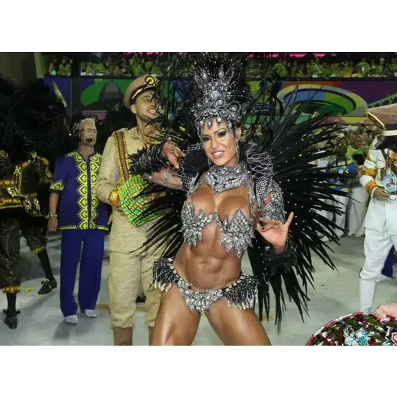Gracyanne Barbosa foi a substituta e desfilou como rainha de bateria da Unidos da Tijuca em 2012