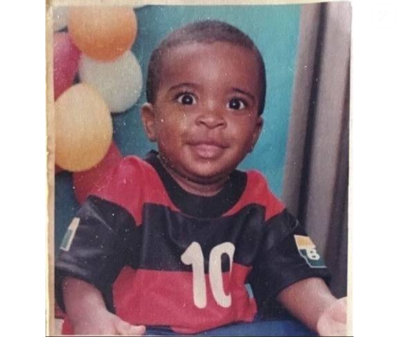FOTO 3 - Craque do futebol mundial, esse brasileiro brilha com a camisa do Real Madrid e também é conhecido por se posicionar contra o racismo. Fora dos gramados, sua vida amorosa costuma movimentar as redes sociais - e seu relacionamento com uma famosa influenciadora chegou ao fim novamente em outubro de 2026