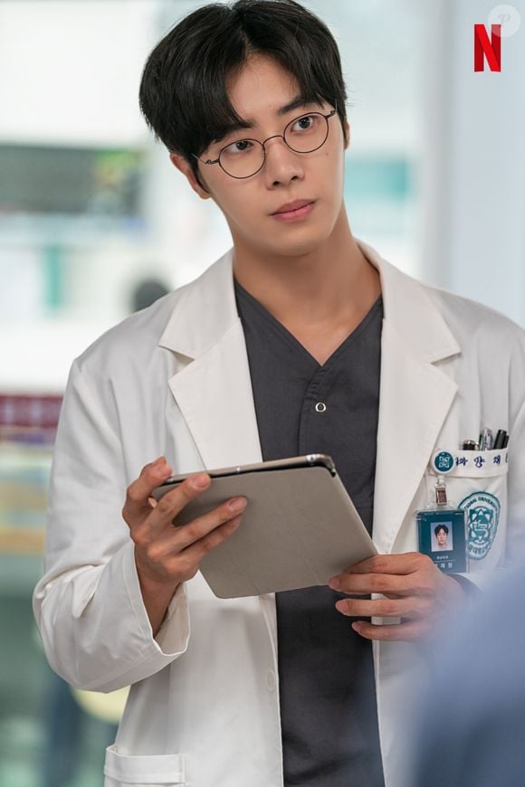 Choo Young-woo interpreta Yang Jae-won, o primeiro discípulo de Kang-hyuk e um prodígio, que não consegue mentir em nenhuma situação