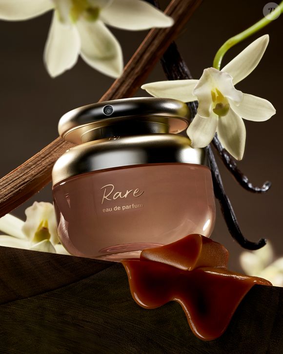 Perfume da Rare Beauty traz pistache e baunilha como algumas de suas notas olfativas mais marcantes