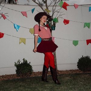 Larissa Manoela contou que improvisou no look para sua festa junina