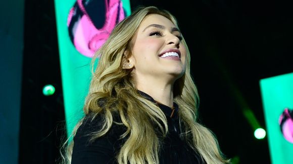 Quem é Duda Bertelli, que cantou com Zé Felipe em Barretos-2025? Amiga de Ana Castela, sertaneja também ganhou apelido por conta de música