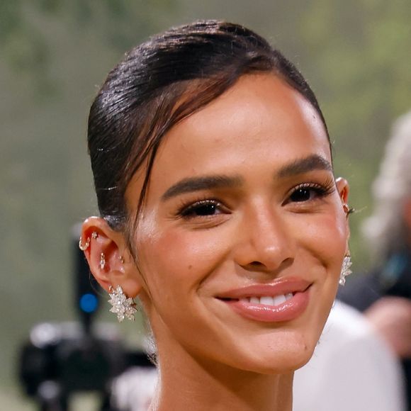 Qual é o segredo da pele de Bruna Marquezine? A menos de 2 meses dos 30 anos, atriz prioriza algo banal e que quase todo mundo esquece