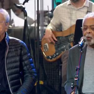 Ao invés do programa com Neymar, a Globo exibiu uma edição especial em comemoração aos 25 anos do programa 'Altas Horas'