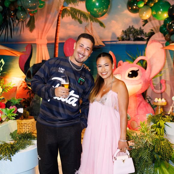 Carlinhos Maia marcou presença no aniversário de Zaya, filha de 5 anos de Simone