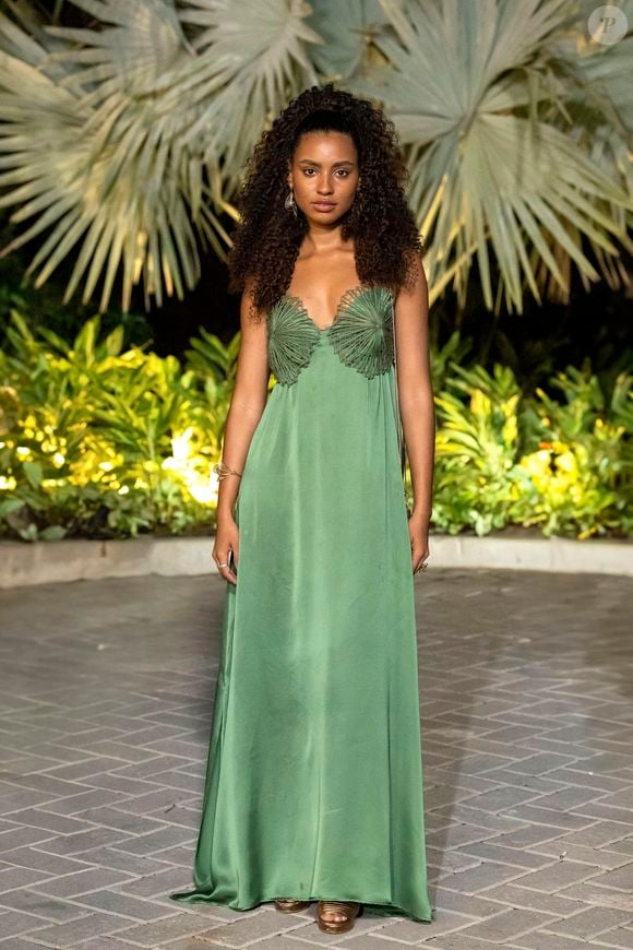 Os vestidos mais soltinhos fizeram parte do visual de Viola na novela 'Mania de Você'. Eles são uma ótima pedida para o Natal.