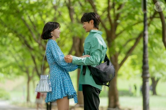 'The Fabulous' é estrelado por Chae Soo-bin, uma jovem que sonha em trabalhar com moda e entra em uma marca de luxo