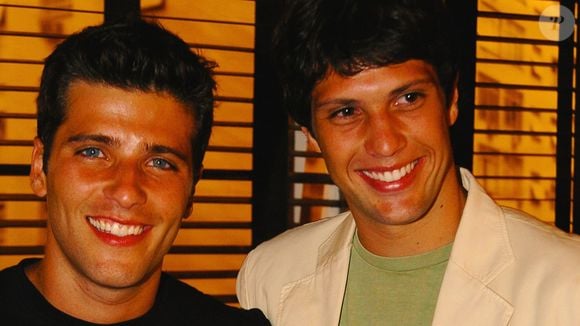 Gustavo Leão ao lado de Bruno Gagliasso nos bastidores da novela 'Paraíso Tropical', em 2007: trabalho de maior destaque do ator