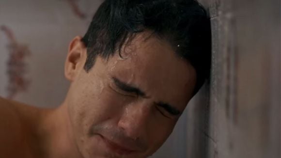 Existe um tipo específico de cansaço que caracteriza as pessoas que passaram toda a década dos vinte construindo a vida que achavam que queriam, apenas para chegar aos trinta e perceber que estavam seguindo o projeto de outra pessoa