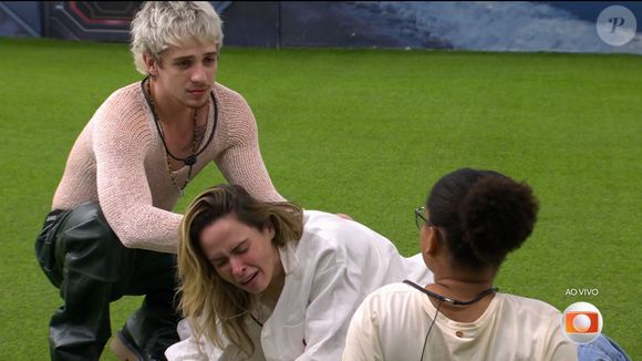 Aos prantos, Ana Paula Renault ('BBB 26') falou sobre a morte do pai