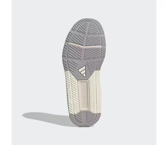 A tonalidade cinza dá ao Dropset Base, da Adidas, uma aparência neutra para compor diferentes looks de academia. A cor lembra a pelagem do animal e pode ser combinada com shorts esportivos, tops, camisetas mais amplas e leggings, conforme o estilo de cada pessoa