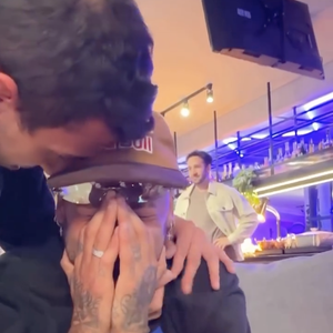 Atitude de Neymar dividiu opiniões e causou na web: "O cara nem olha pra ela kkkkk essa gosta de ser odiada em público", disparou uma pessoa