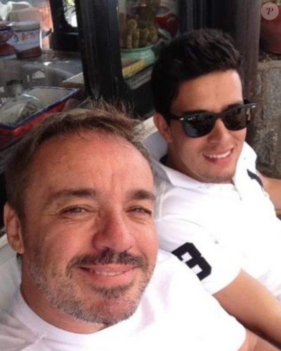 Thiago Salvático afirma que João Augusto, o herdeiro mais velho, usou uma blusa que ele deu de presente a Gugu na entrevista