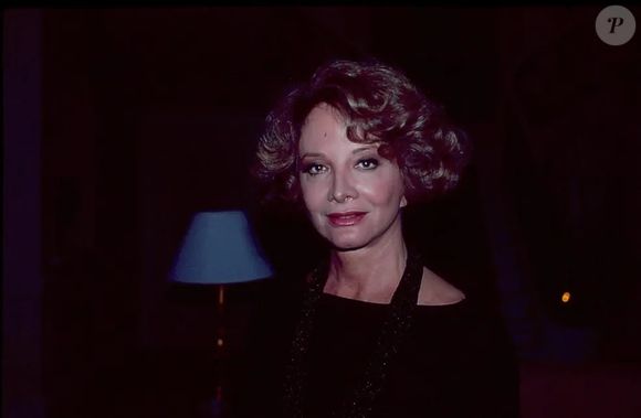 Novela 'Rainha da Sucata' mostrou primeira cena de suicídio da telenovela brasileira com a morte trágica de Laurinha (Gloria Menezes)