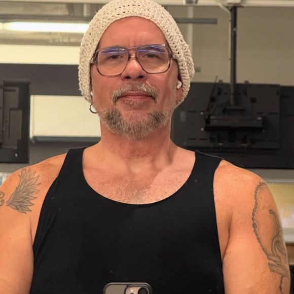 Leandro Hassum adora cliques na academia e não pula um treino sequer