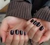 Especialistas em cuidados com as unhas lembram uma regra fundamental: quanto mais o formato escolhido acompanha o contorno natural da base da unha e a curvatura das cutículas, mais resistente ela tende a ser
