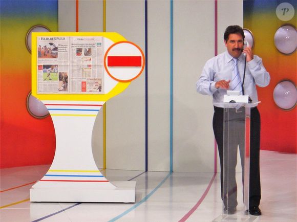 Ratinho já teve altos e baixos no SBT e seu programa chegou a ser baseado em jogos por telefone