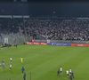 Colo-Colo x Fortaleza foi paralisado após invasão no campo do Estádio Monumental: jogo ficou 1h interrompido até decisão de suspender a partida