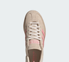 Lançado em 1979 para uso esportivo, o Handball Spezial deixou as quadras, conquistou as ruas e se firmou como um clássico da Adidas Originals