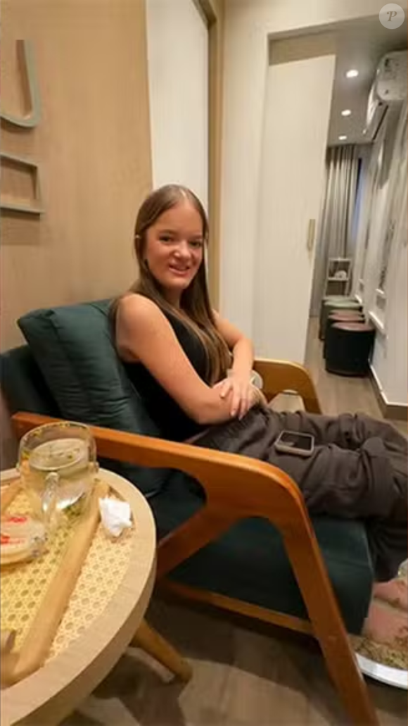 Rafaella Justus chamou atenção ao passar por um dia de beleza em um local, no mínimo, inusitado: um spa de orelhas