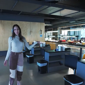 Refeitório, cafeteria, terraço e espaços de convivência completam a estrutura da faculdade onde Benício Huck vai estudar