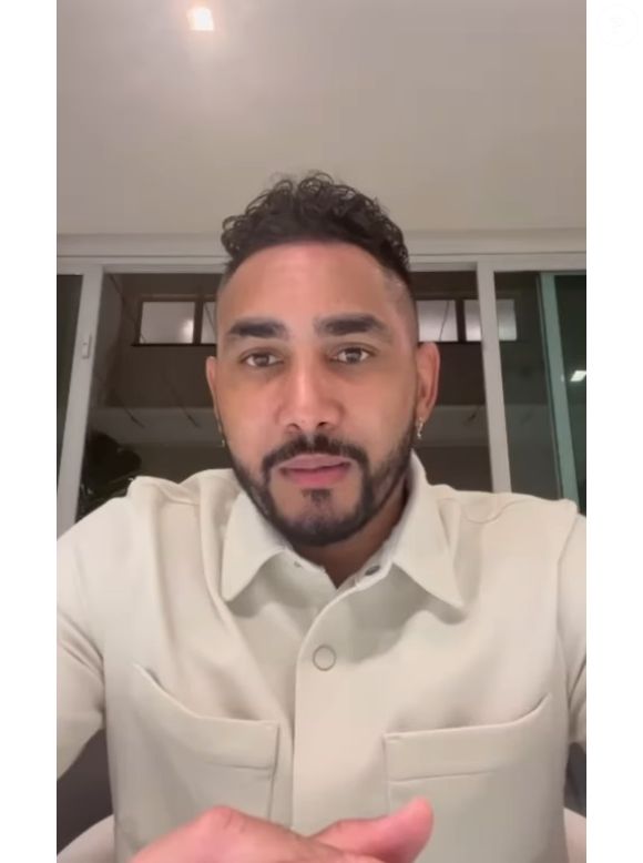 Payet prestou depoimento à DEAM (Delegacia de Atendimento à Mulher) de Jacarepaguá, no Rio de Janeiro, e revelou que conheceu Larissa na internet e que recebia “vídeos íntimos" e conversava "sobre assuntos relacionados a sexo” com a loira.