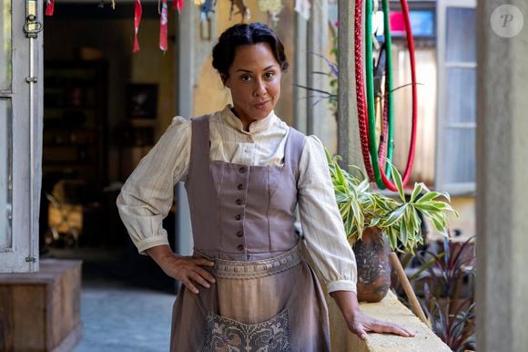 Zenaide (Evelyn Castro) - Funcionária e aliada de Zulma (Heloísa Périssé), vive uma relação de amor e ódio com a "patroinha". Debochada e dona de um grande senso de humor, Zenaide vive alfinetando a vilã.