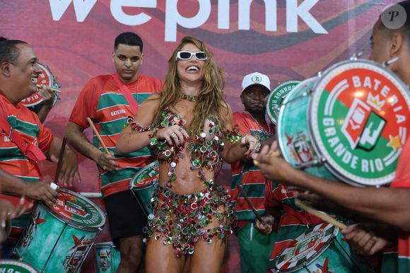 Virgínia teve seu primeiro compromisso na Grande Rio para o carnaval 2026 após ser coroada rainha de bateria da escola