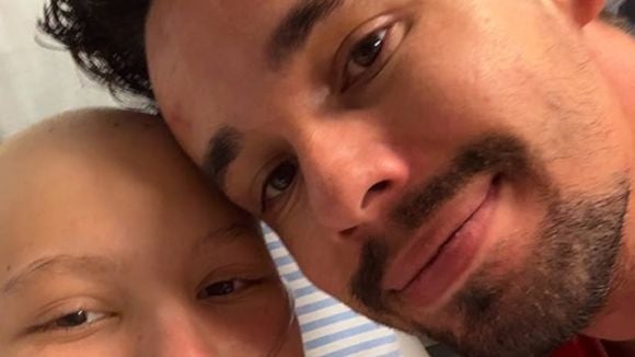 'Sinal que preocupou': Isabel Veloso, com câncer há 4 anos, retorna para a UTI após transplante de medula, relata marido