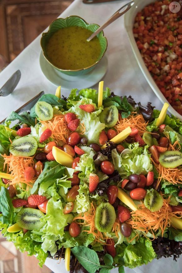 Entre as opções pensadas para o buffet estão samosas, rolinhos primavera, bolos salgados, verrines e sanduíches club. Mas nem todos gostaram da ideia.